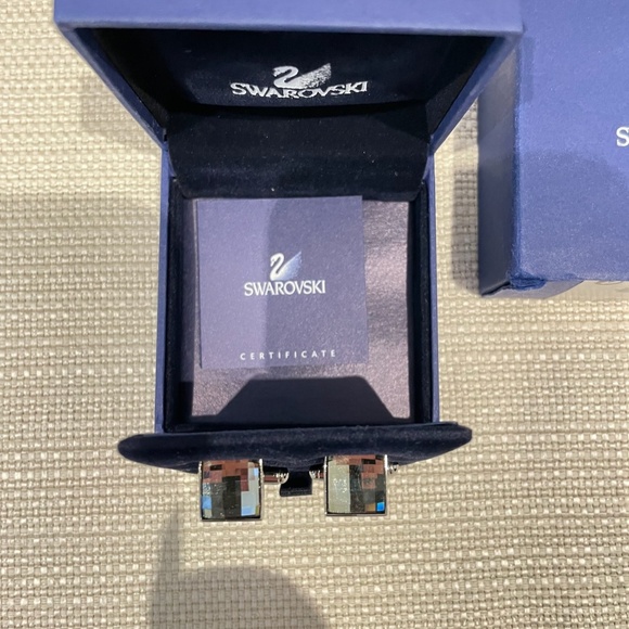 New in Box Swarovski Crystal Cufflinks - Picture 3 of 4